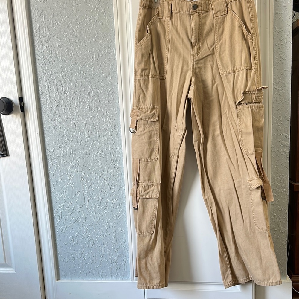 Women’s Tan Cargo Pants size large